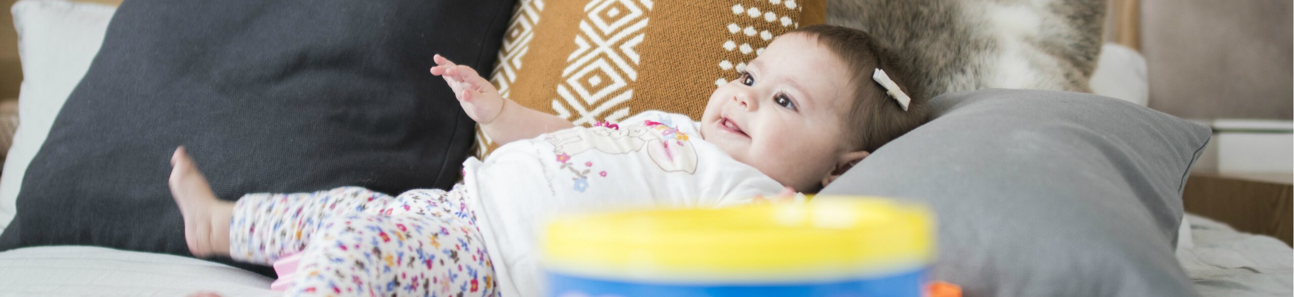 ¿Por qué mi bebé aún no rueda en la cama?